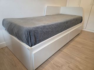 Cama Diván IKEA Flekke con colchones originales