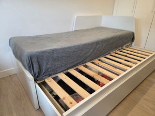 Cama Diván IKEA Flekke con colchones originales