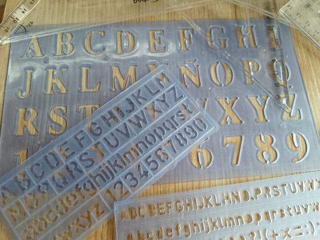 Juego de reglas de dibujo y plantillas