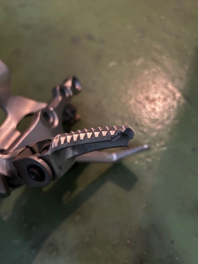 Estribera Derecha R6