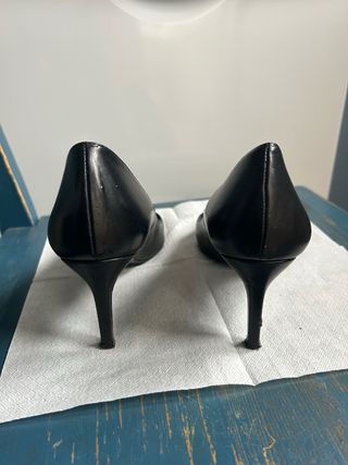 Zapatos de vestir muy elegantes de tacón negros.
