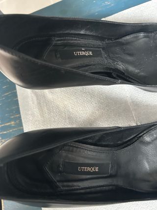 Zapatos de vestir muy elegantes de tacón negros.