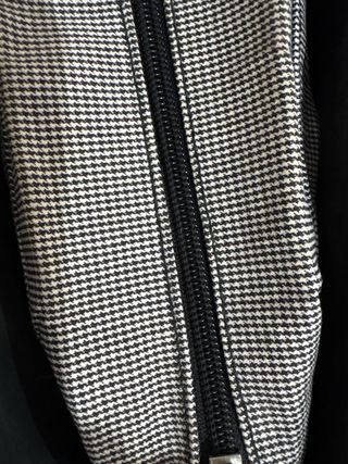 Bolso O bag negro con cadena