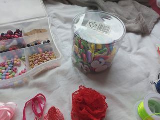 Lote Manualidades: Cintas, Cuentas y Más