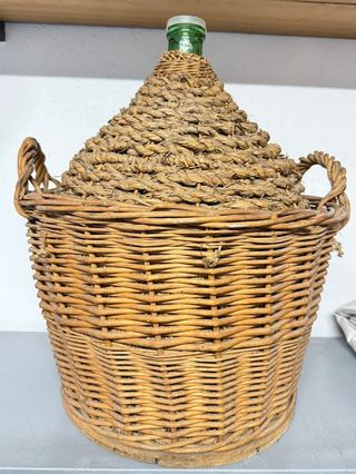 Damigiana in vetro con cestino