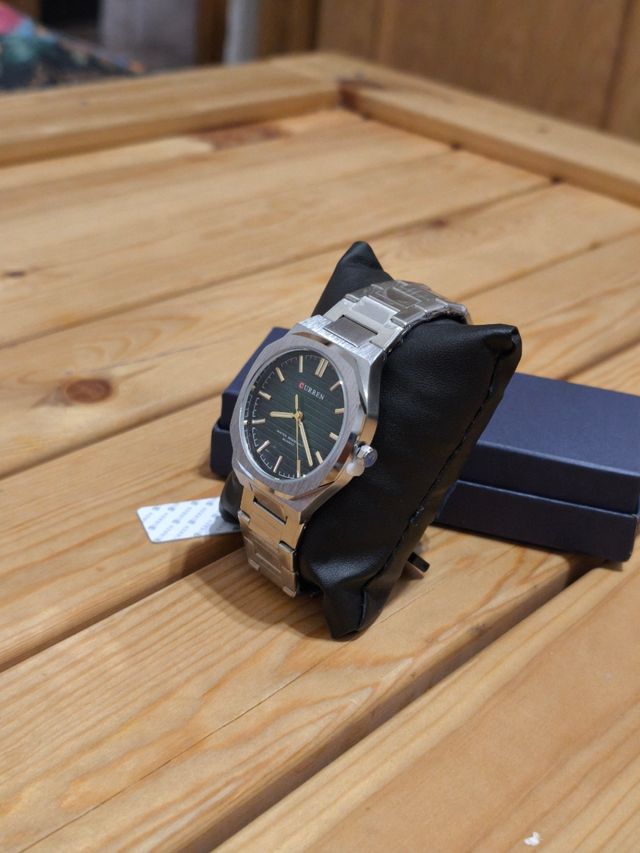 Reloj Curren Hombre Esfera Verde y Correa Plateada