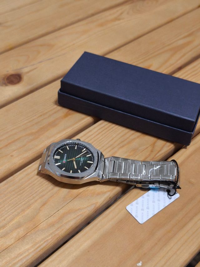 Reloj Curren Hombre Esfera Verde y Correa Plateada