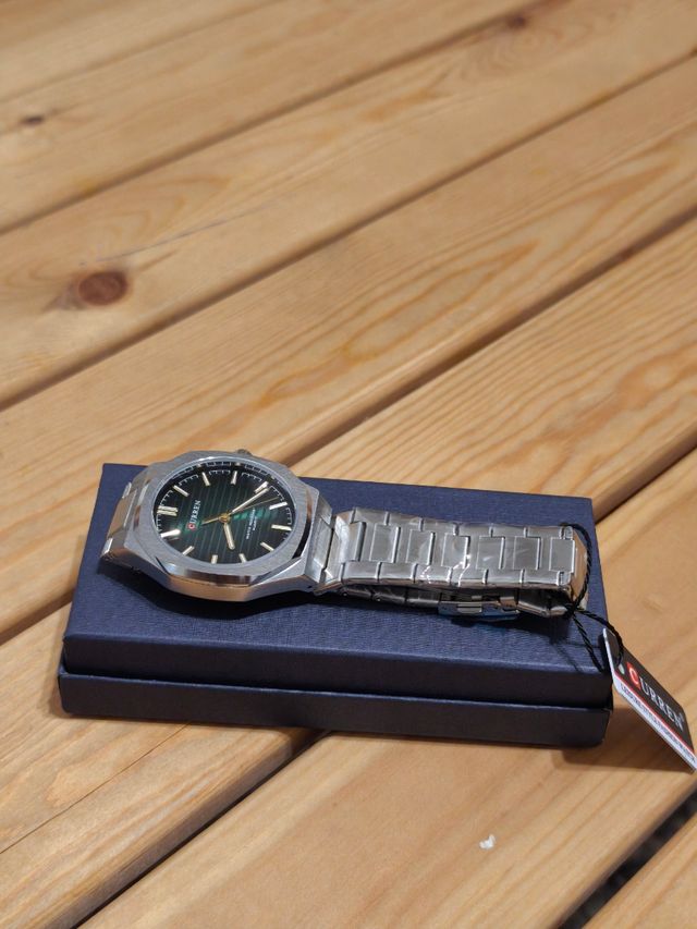 Reloj Curren Hombre Esfera Verde y Correa Plateada