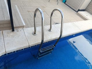 Escalera de piscina metálica acero