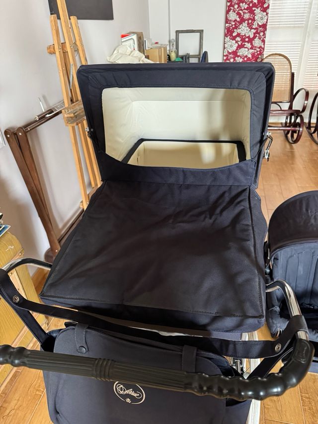 Cochecito Arrúe con sillita y accesorios