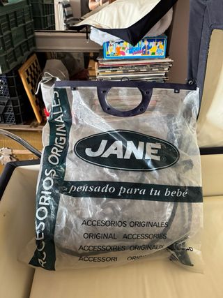 Cochecito Arrúe con sillita y accesorios