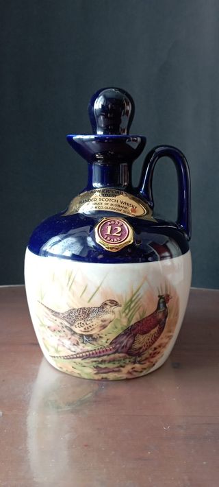 Bottiglia di whisky in ceramica di Rutherford di 12 anni.