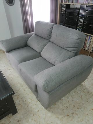 Sofá de tela gris