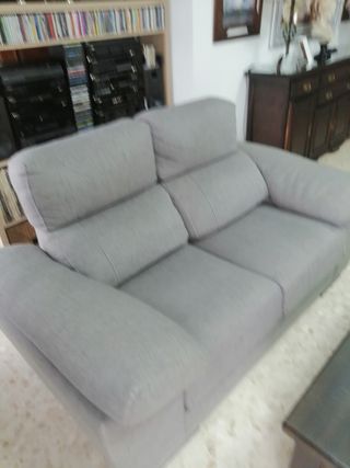 Sofá de tela gris