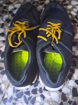Zapatillas Reebok Negras y Amarillas