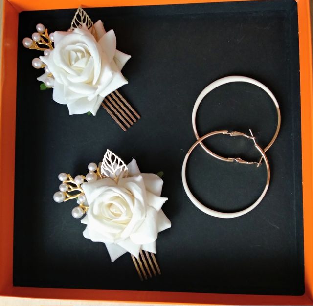 Pendientes y peinetas. Flamenco