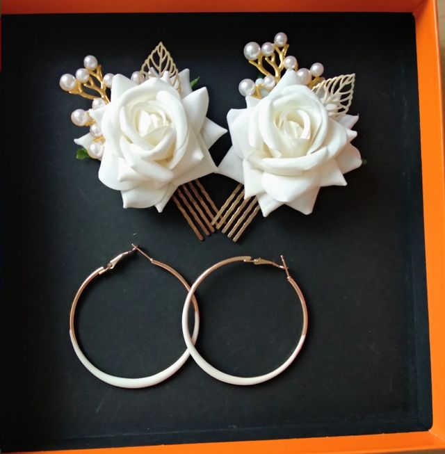 Pendientes y peinetas. Flamenco