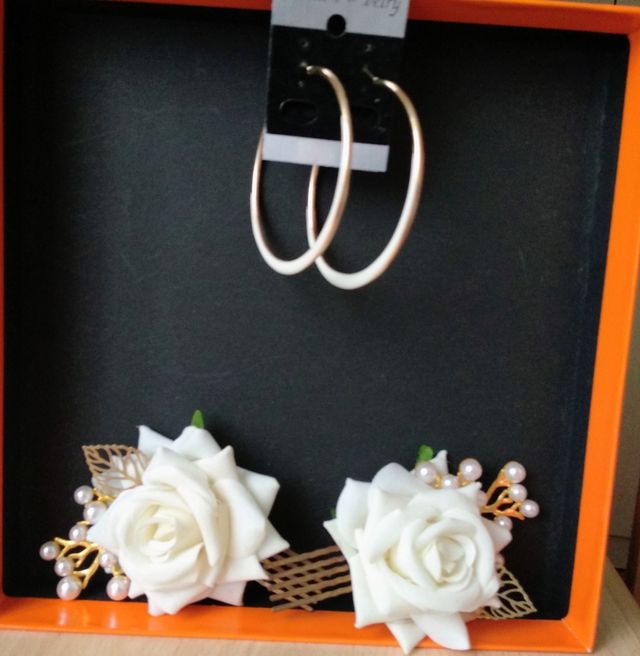 Pendientes y peinetas. Flamenco