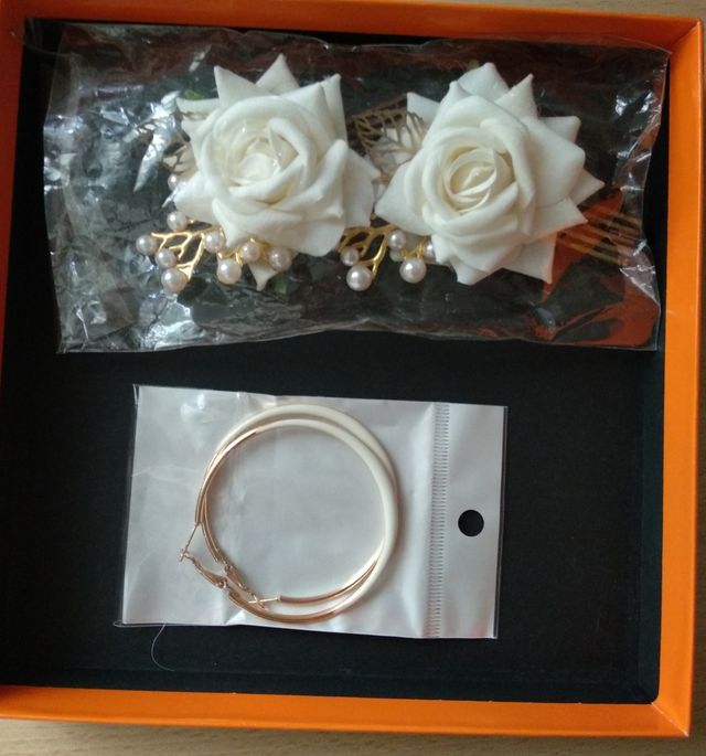 Pendientes y peinetas. Flamenco