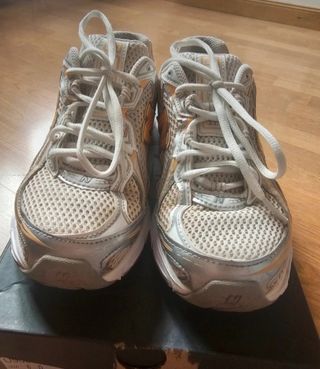 New Balance 740 Talla 37.5 Beige/Plata