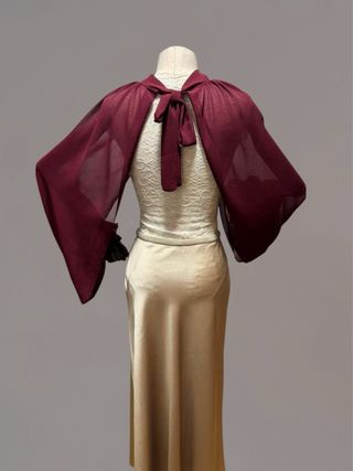 Mangas gasa granate con choker y puños elásticos