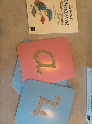 Juego Montessori Letras Rugosas Francés. 