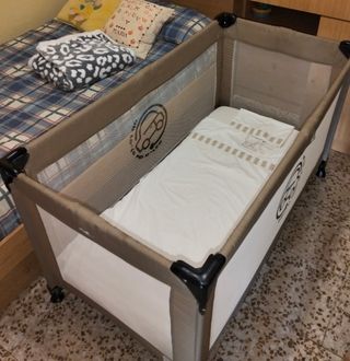 Cuna de viaje plegable