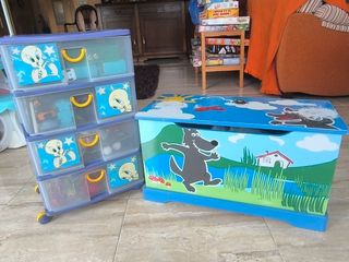 Baúl infantil azul y multicolor