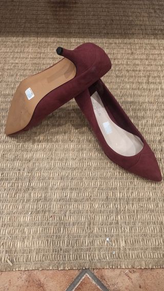 Zapatos de tacón burdeos Sfera talla 41.