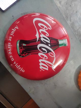 Chapa Coca-Cola Aquí se sirve en vidrio