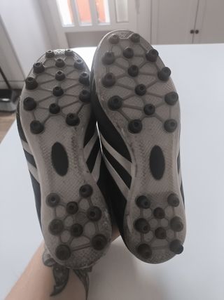 Botas de fútbol Hummel tacos negras y blancas