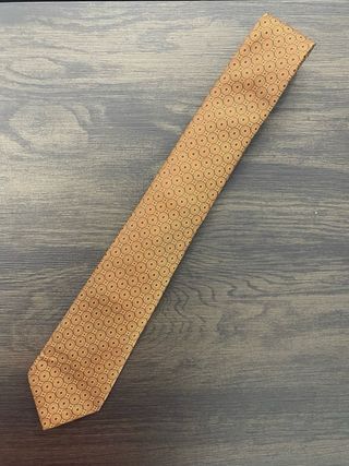 Corbata de seda con estampado geométrico