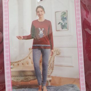 Pijama mujer rojo y gris con estampado de conejo