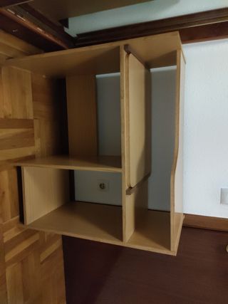 Mesa auxiliar / Estantería de madera