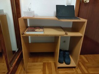 Mesa auxiliar / Estantería de madera