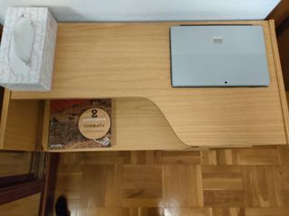 Mesa auxiliar / Estantería de madera