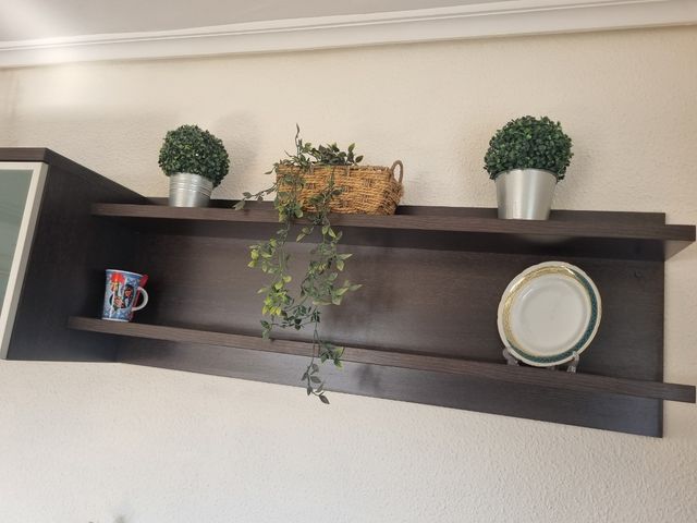 MUEBLE, VITRINA MÁS ESTANTE DE MADERA Y CRISTAL.
