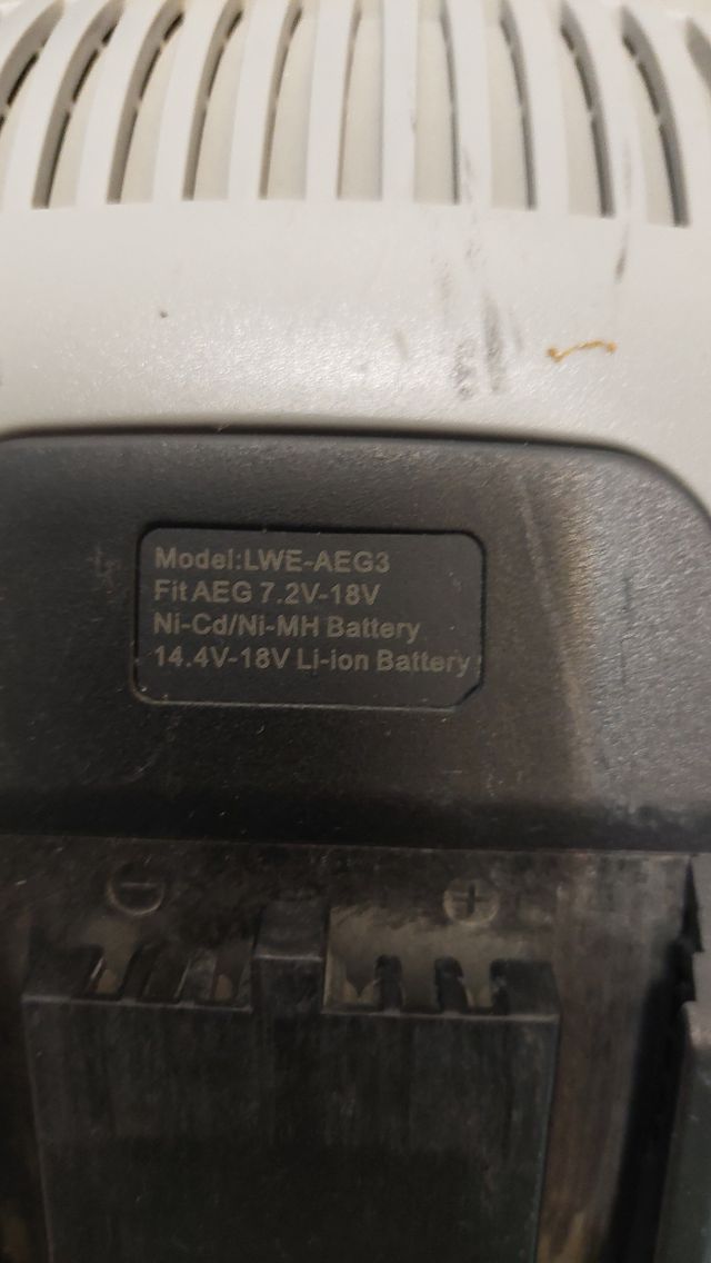Cargador Baterías LWE-AEG3