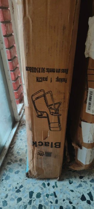 Tumbona plegable negra exterior en caja sin abrir