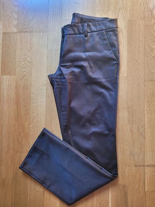 Pantalón marrón satinado Zara