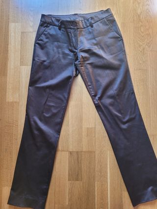 Pantalón marrón satinado Zara