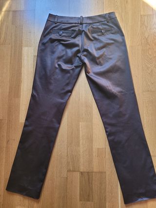 Pantalón marrón satinado Zara