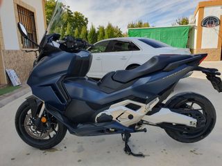 Honda Forza 750 Scooter Azul Oscuro