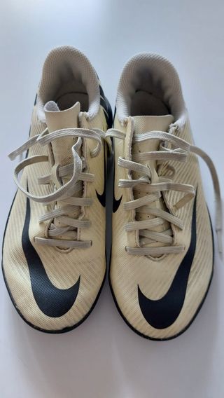 Botas de fútbol Nike para césped artificial
