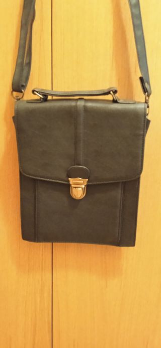 Bolso bandolera negro de chico