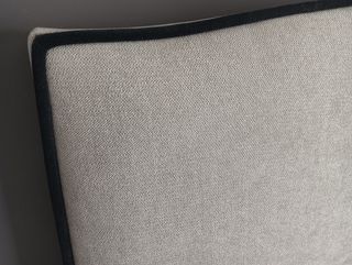 Cabecero de tela beige y gris