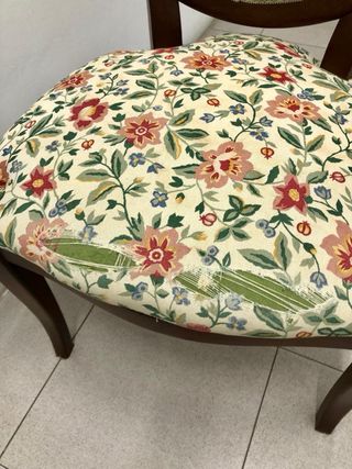 Butaca pequeña floral madera