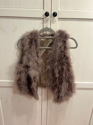 Chaleco de plumas.