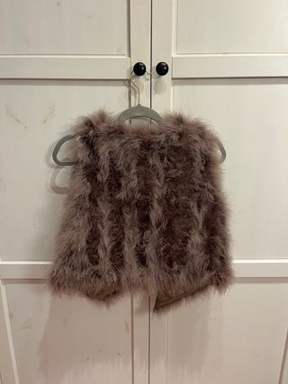 Chaleco de plumas.