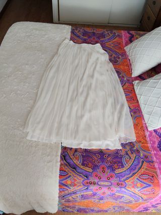 Falda larga blanca plisada